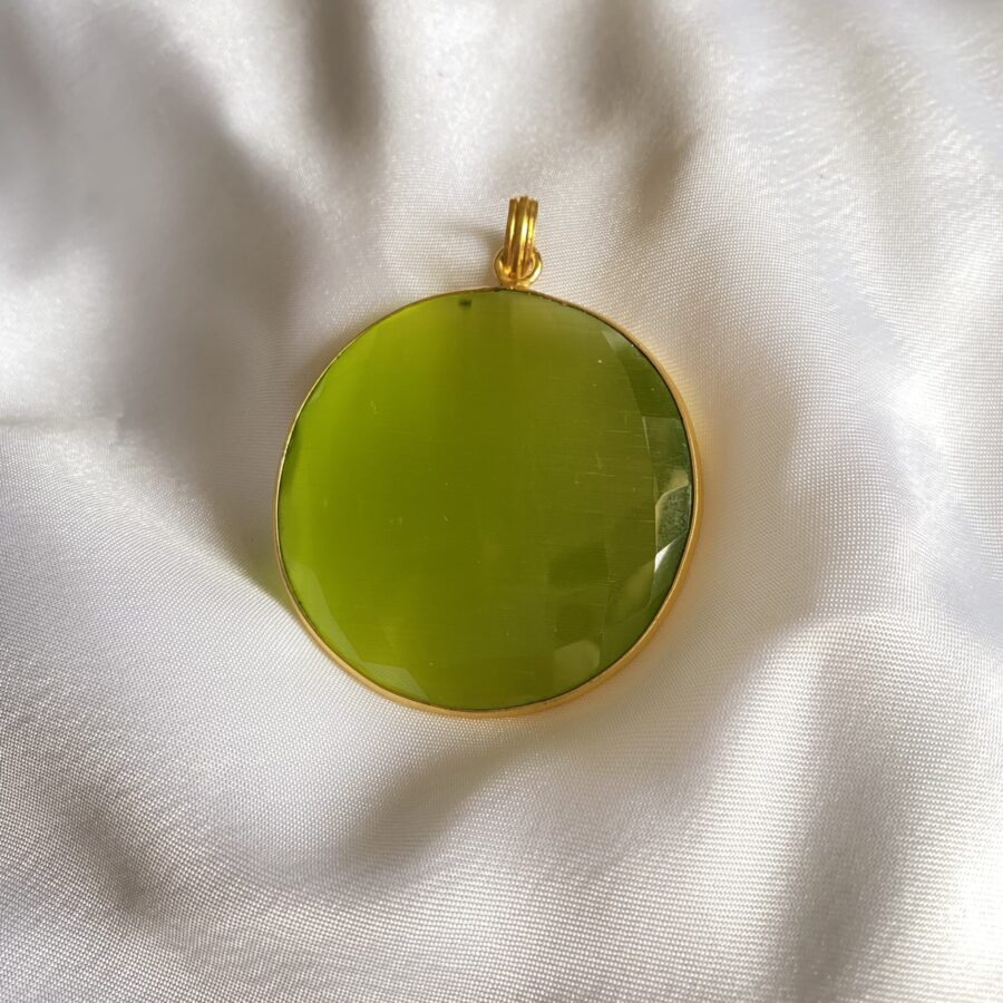Olive Green Gold Plated Pendent With Chain Olive Green Gold Plated Pendent With Chain