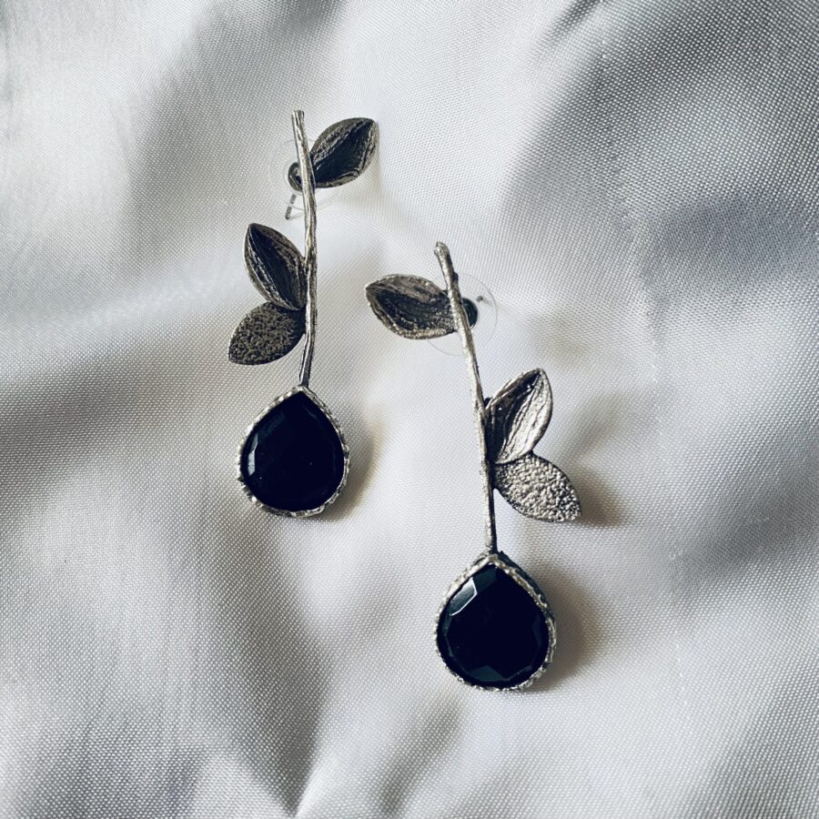 Leaf On Stapm Drop Earrings