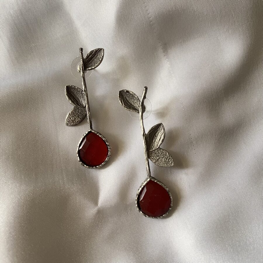 Leaf On Stapm Drop Earrings