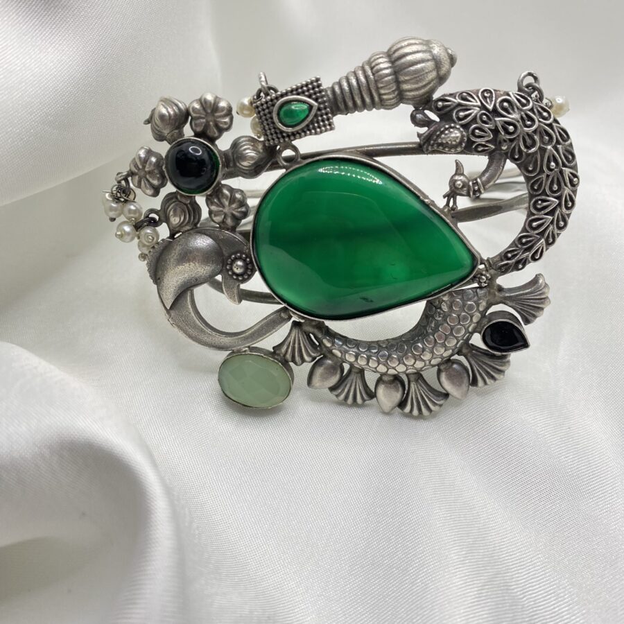 Big Green Stone Bracelet In Free Size