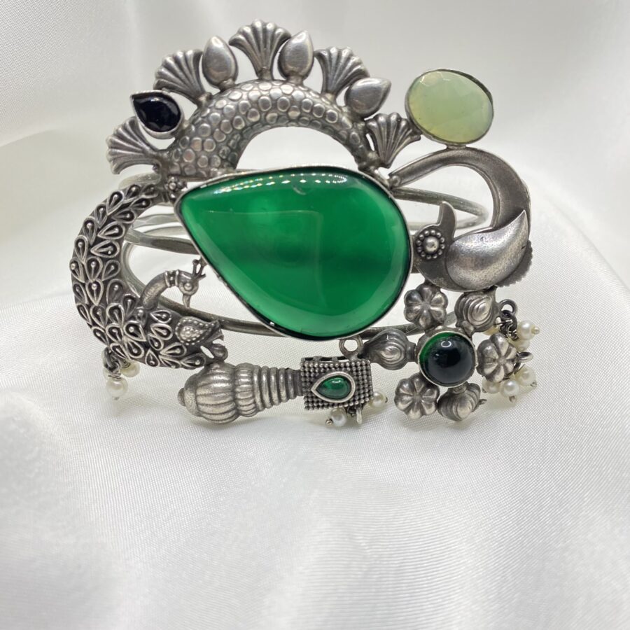 Big Green Stone Bracelet In Free Size