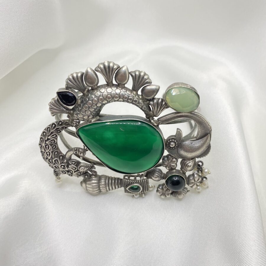 Big Green Stone Bracelet In Free Size