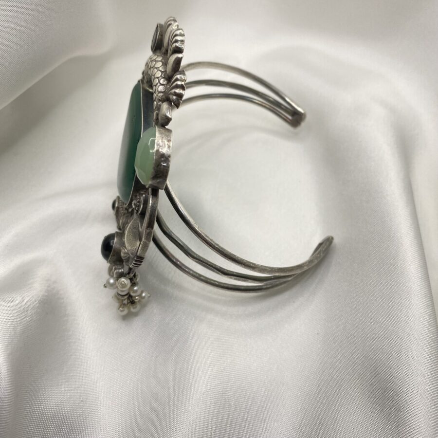 Big Green Stone Bracelet In Free Size