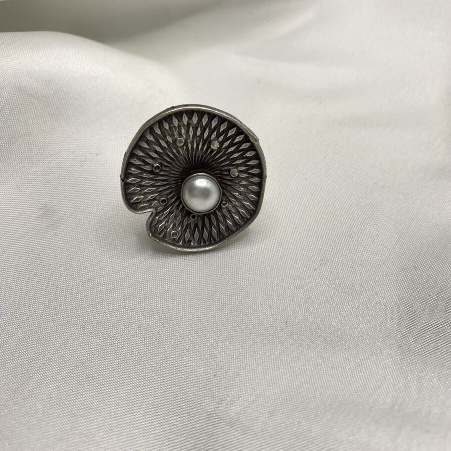 Pearl On Lotus Leaf Ring Pearl On Lotus Leaf Ring