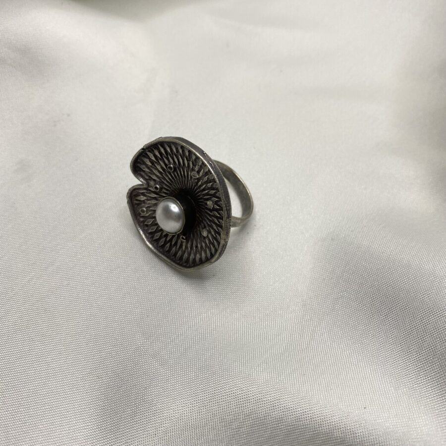 Pearl On Lotus Leaf Ring Pearl On Lotus Leaf Ring